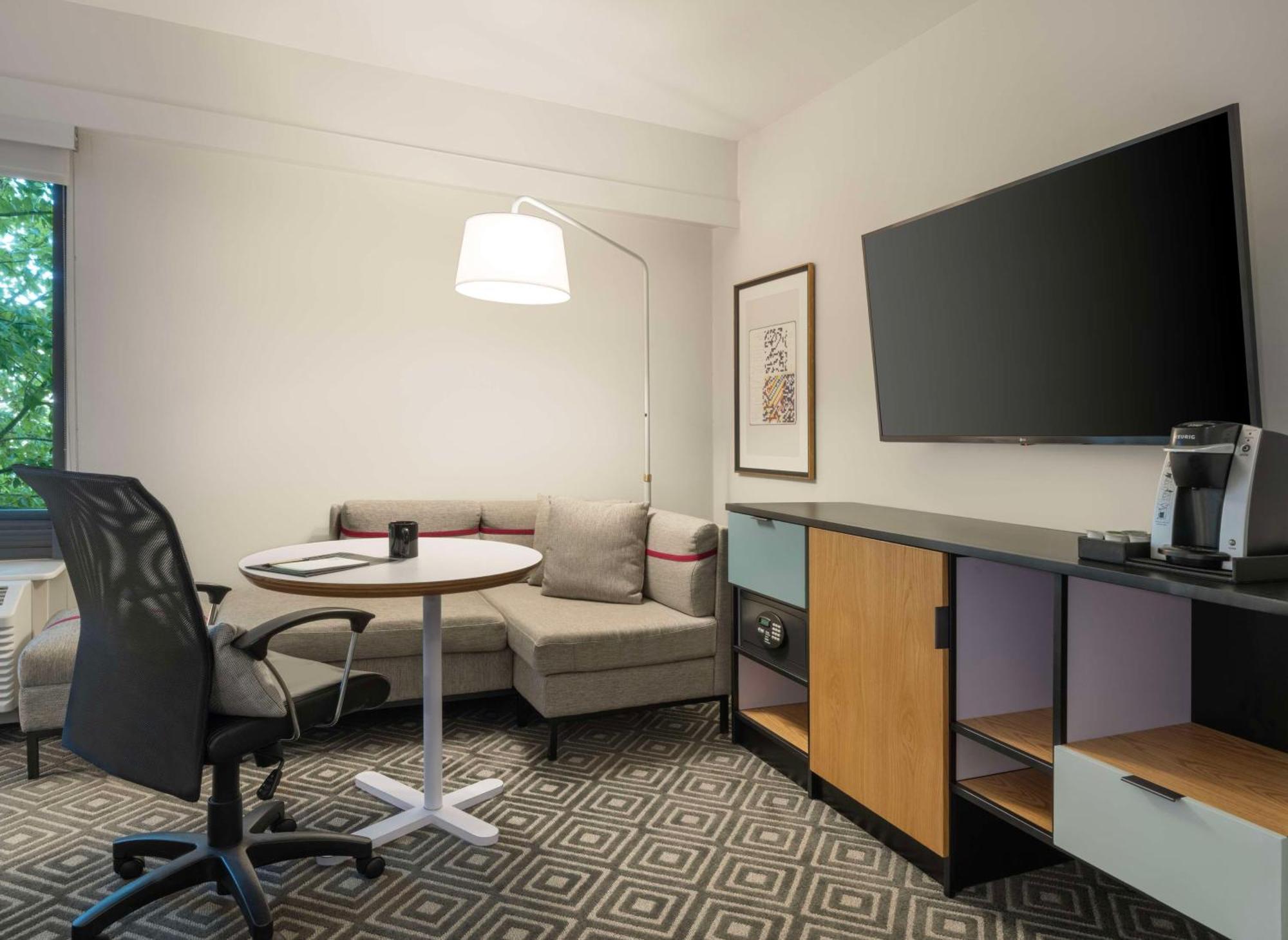 Freepoint Hotel Cambridge, Tapestry Collection By Hilton Exterior photo